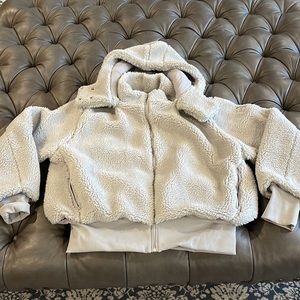 Alo fuzzy jacket like new size large
